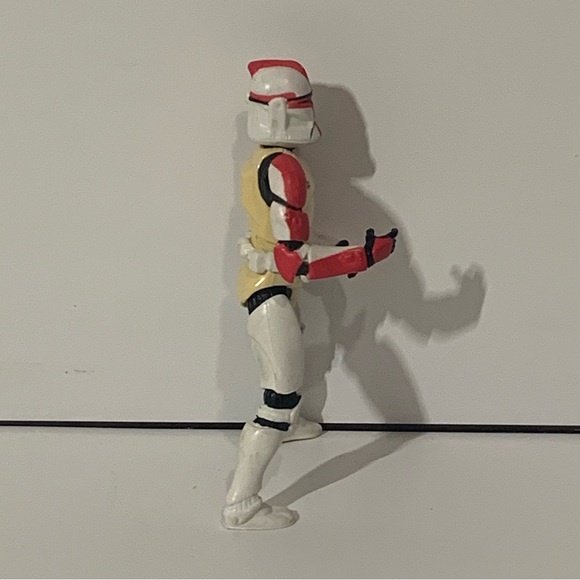 💫 [4/$25] VINTAGE Y2K 2001 STAR WARS RED CAPTAIN CLONE TROOPER 4 INCH FIGURE 💫 - Picture 4 of 8